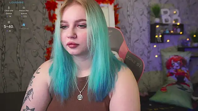 Snapshot of Moon_Valkyrie chatting on October 3, 2025, 7:49 am Moon Valkyrie online show from October 3, 2025, 7:49 am