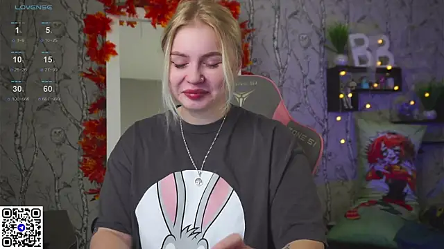 Snapshot of Moon_Valkyrie chatting on October 14, 2025, 9:10 am Moon Valkyrie online show from October 14, 2025, 9:10 am