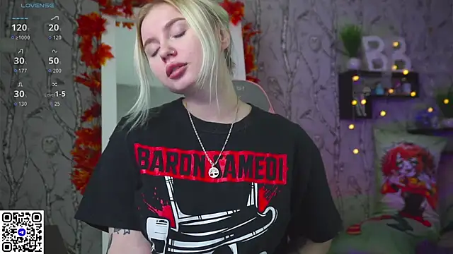 Snapshot of Moon_Valkyrie chatting on October 19, 2025, 11:22 am Moon Valkyrie online show from October 19, 2025, 11:22 am