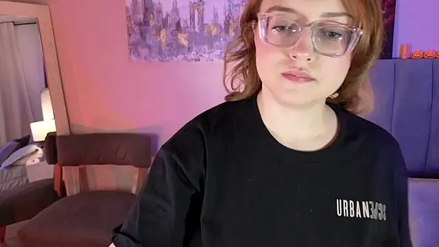 MiaFranklyn online show from October 8, 2025, 12:14 pm