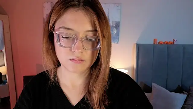 MiaFranklyn online show from October 15, 2025, 1:11 pm