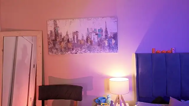 MiaFranklyn online show from October 28, 2025, 1:36 pm