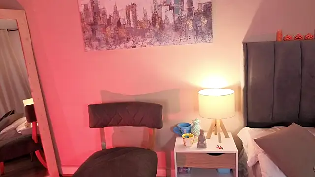 MiaFranklyn online show from October 29, 2025, 1:57 pm