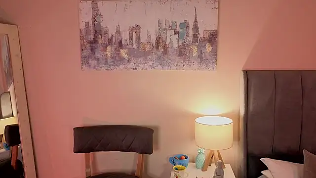 MiaFranklyn online show from November 6, 2025, 2:29 pm