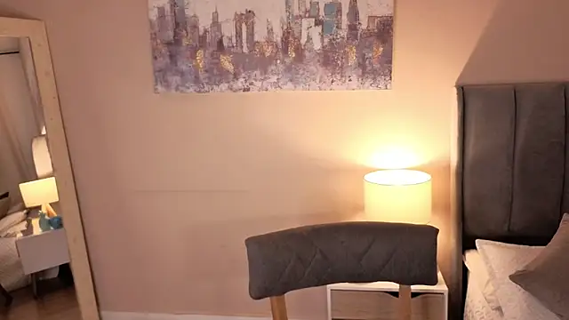 MiaFranklyn online show from November 11, 2025, 3:01 pm