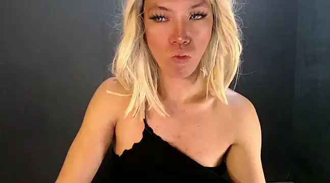Snapshot of Rhianna_wilson chatting on January 19, 2025, 11:10 pm Rhianna wilson online show from January 19, 2025, 11:10 pm
