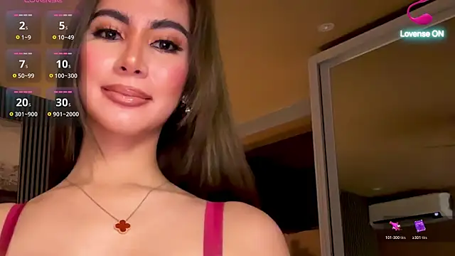 Snapshot of HeavenlyBlair chatting on October 28, 2025, 3:21 am HeavenlyBlair online show from October 28, 2025, 3:21 am