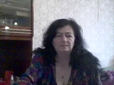 GypsiQueen2 online show from March 13, 2025, 1:18 pm