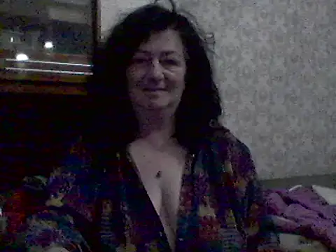 GypsiQueen2 online show from March 16, 2025, 8:21 pm