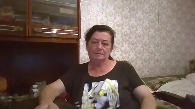 GypsiQueen2 online show from September 20, 2025, 7:04 pm