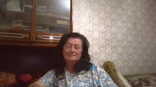 GypsiQueen2 online show from September 22, 2025, 9:06 pm