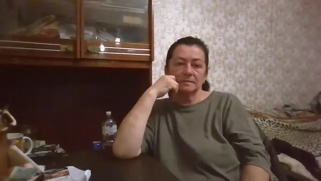 GypsiQueen2 online show from November 10, 2025, 4:28 pm