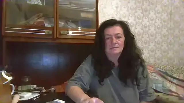 GypsiQueen2 online show from November 21, 2025, 6:50 pm