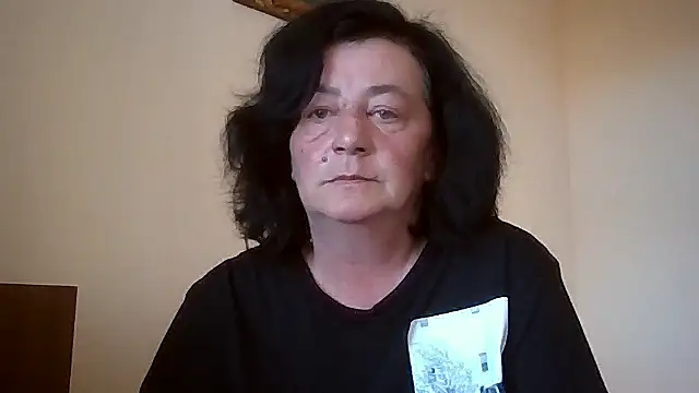 GypsiQueen2 online show from May 13, 2026, 4:04 pm