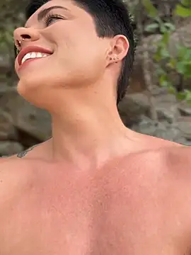 Snapshot of LukeLouHarvey chatting on October 8, 2025, 5:05 am LukeLouHarvey online show from October 8, 2025, 5:05 am