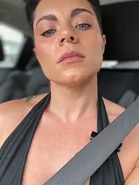 Snapshot of LukeLouHarvey chatting on October 9, 2025, 5:05 am LukeLouHarvey online show from October 9, 2025, 5:05 am