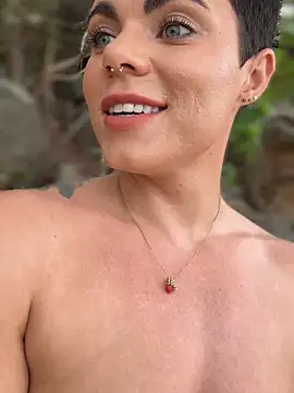 Snapshot of LukeLouHarvey chatting on October 10, 2025, 5:17 am LukeLouHarvey online show from October 10, 2025, 5:17 am