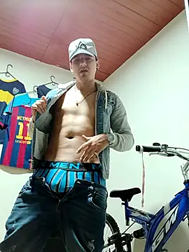 Snapshot of Triplex_Coolness chatting on September 18, 2025, 6:15 am Triplex Coolness online show from September 18, 2025, 6:15 am