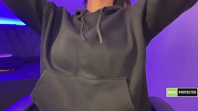 Hottie ishuu online show from November 16, 2025, 5:51 pm