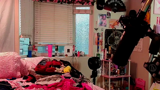 MissRomero online show from September 23, 2025, 1:30 am