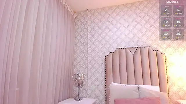 Pia Johnson  online show from September 28, 2025, 11:37 am