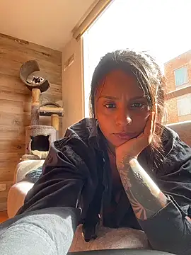 J loren online show from April 23, 2026, 8:44 pm