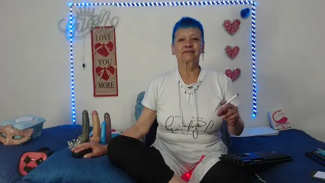 loquitaqueen011 online show from January 25, 2025, 11:54 pm