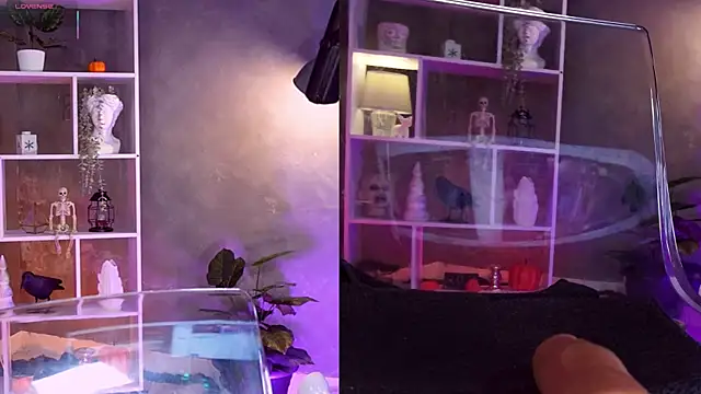 RedJasmine  online show from October 15, 2025, 6:52 pm