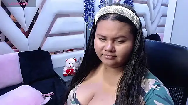 Snapshot of ValenTitis chatting on April 14, 2026, 8:15 pm ValenTitis online show from April 14, 2026, 8:15 pm