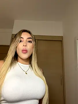 Snapshot of mi_suk11 chatting on November 27, 2025, 5:26 pm mi suk11 online show from November 27, 2025, 5:26 pm