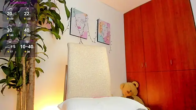 alessia1   online show from March 11, 2025, 11:15 pm