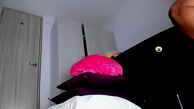 Skarleth69 online show from October 31, 2025, 2:45 am