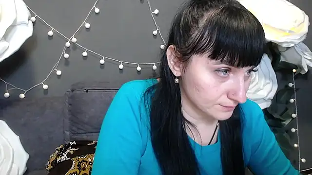 NinaFlawlees online show from November 27, 2025, 1:24 pm