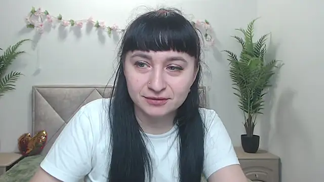 NinaFlawlees online show from May 24, 2026, 6:18 am
