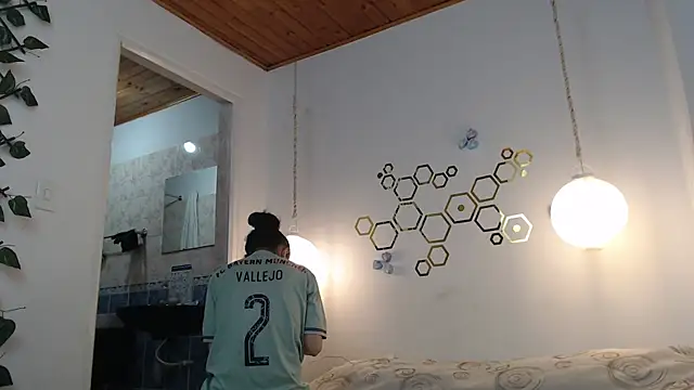 adriscute online show from March 6, 2025, 1:16 am