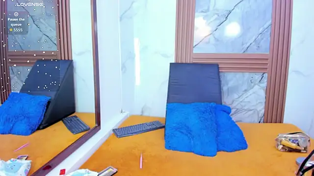 HannyMansonh online show from December 14, 2025, 3:56 am