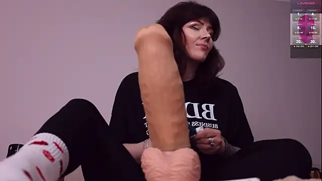 Luna Blake online show from October 25, 2025, 10:34 am