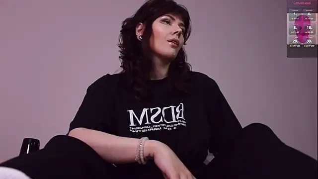 Luna Blake online show from November 19, 2025, 12:27 pm