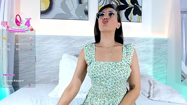 nayelii d online show from June 17, 2026, 11:56 am