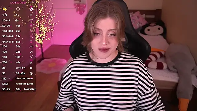 PenellopaRaw online show from April 1, 2026, 4:04 pm