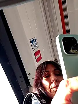 LeticiaWoods online show from December 11, 2024, 10:03 am