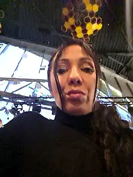 LeticiaWoods online show from November 9, 2025, 1:53 pm