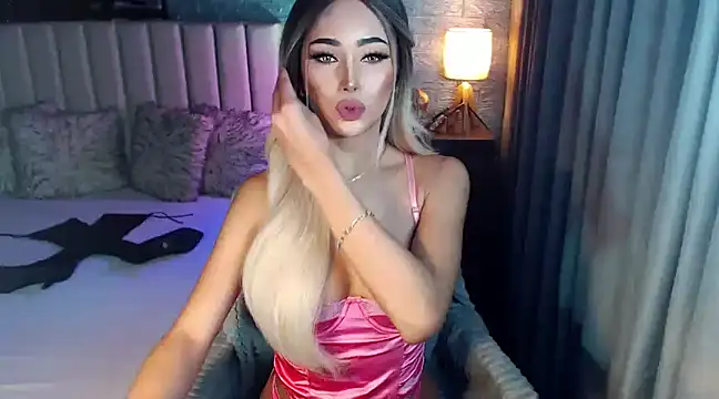 Snapshot of Miss_Amandaversace chatting on December 14, 2024, 12:55 am Miss Amandaversace online show from December 14, 2024, 12:55 am
