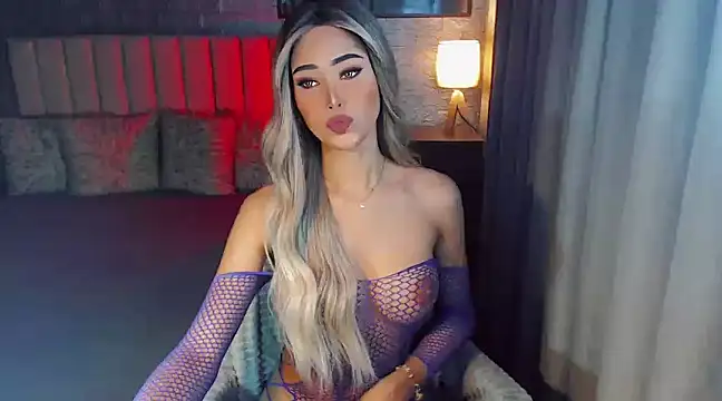 Snapshot of Miss_Amandaversace chatting on February 11, 2025, 9:35 pm Miss Amandaversace online show from February 11, 2025, 9:35 pm