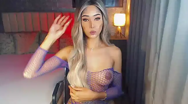 Snapshot of Miss_Amandaversace chatting on February 23, 2025, 3:45 am Miss Amandaversace online show from February 23, 2025, 3:45 am