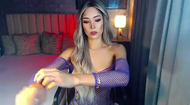 Snapshot of Miss_Amandaversace chatting on February 26, 2025, 12:27 am Miss Amandaversace online show from February 26, 2025, 12:27 am