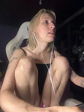 bunnydark00 online show from May 8, 2026, 6:19 am