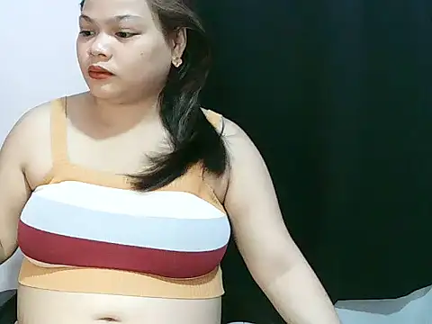 Snapshot of shaira4u chatting on May 4, 2026, 11:28 am shaira4u online show from May 4, 2026, 11:28 am