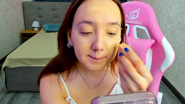 Snapshot of Fera1_Berry chatting on February 6, 2025, 12:33 am Fera1 Berry online show from February 6, 2025, 12:33 am