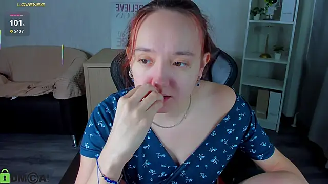 Snapshot of Fera1_Berry chatting on November 8, 2025, 12:11 am Fera1 Berry online show from November 8, 2025, 12:11 am